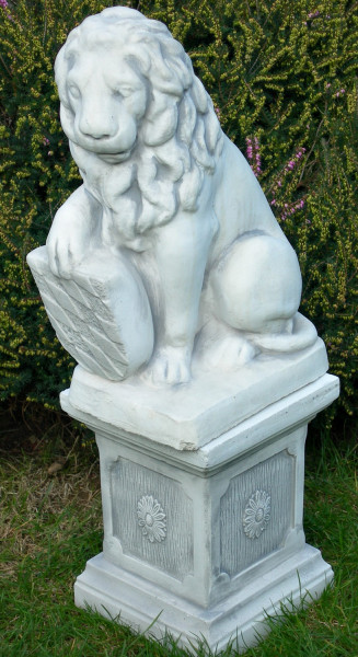 Beton Figuren Löwe Wappen rechts auf klassischer Säule H 65 cm Dekofiguren und Gartenskulpturen