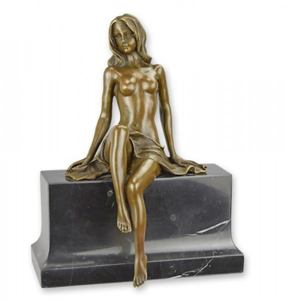 Bronzefigur Frau sitzend H 26,5 cm Frauenakt Bronzeskulptur Bronze Figur aus Bronze