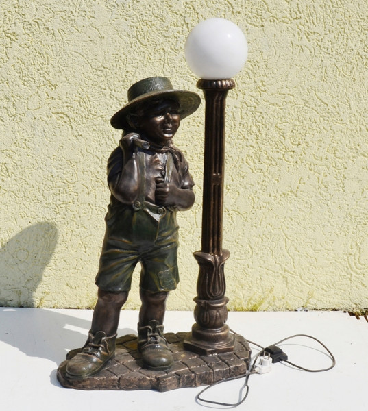 Dekofigur Deko Figur Junge Bursche mit Lampe H 100 cm aus Resin - bronzefarben