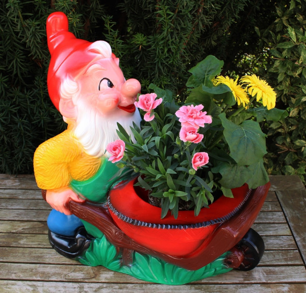 Gartenzwerg mit Pflanzkarre zum Bepflanzen Figur Zwerg Blumentopf H 43 cm aus Kunststoff