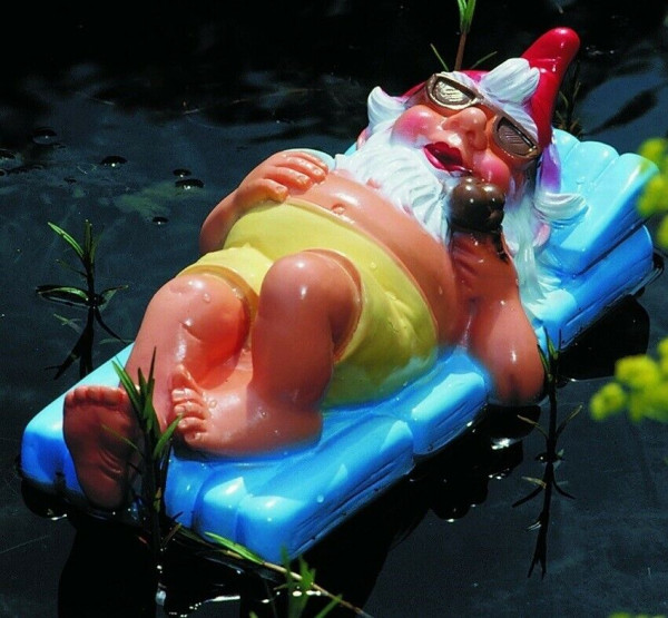 Gartenzwerg Urlauber mit Pfeiffe schwimmend Figur Zwerg L 37cm Gartenfigur Teichfigur aus Kunststoff