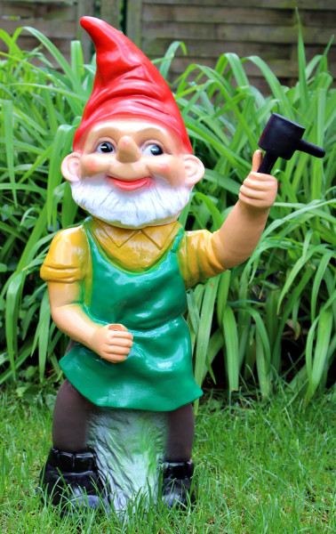 Gartenzwerg mit Rasensprenger Figur Zwerg stehend H 70 cm großer Deko Zwerg Gartenfigur Kunststoff