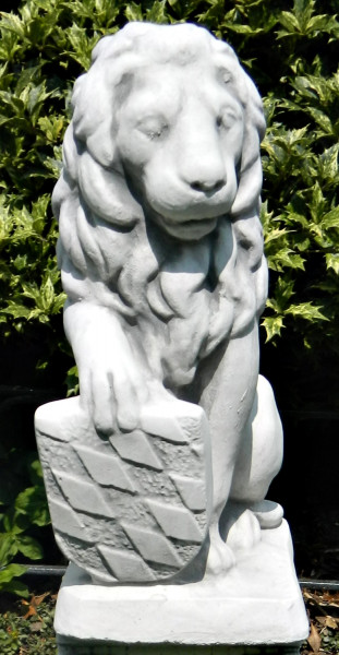 Beton Figur Löwe mit Wappen rechts H 40 cm Betonskulptur Dekofigur und Gartenskulptur