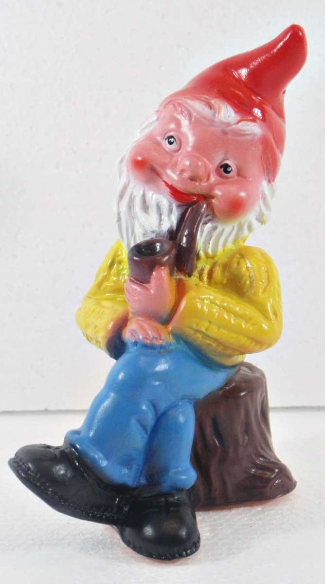 OM Gartenzwerg mit Pfeife Figur Zwerg H 17 sitzend cm aus Kunststoff