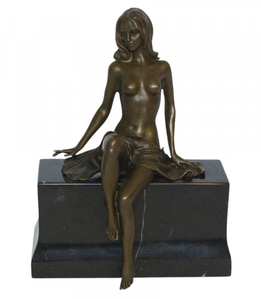 Bronzefigur Frau sitzend H 26,5 cm Frauenakt Bronzeskulptur Bronze Figur aus Bronze