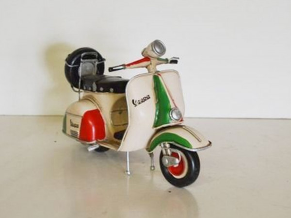 Blechmodell Roller Nostalgie Oldtimer Marke Vespa Motorroller mit Motiv der Italien-Flagge L 22 cm