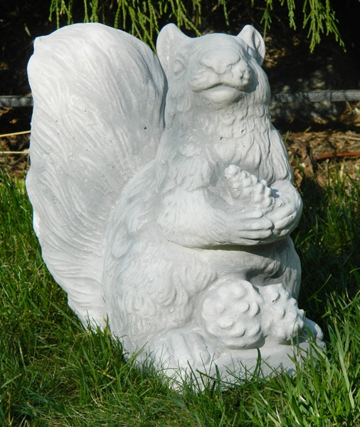 Beton Figur Eichhörnchen Tierfigur sitzend H 25 cm Dekofigur und Gartenfigur