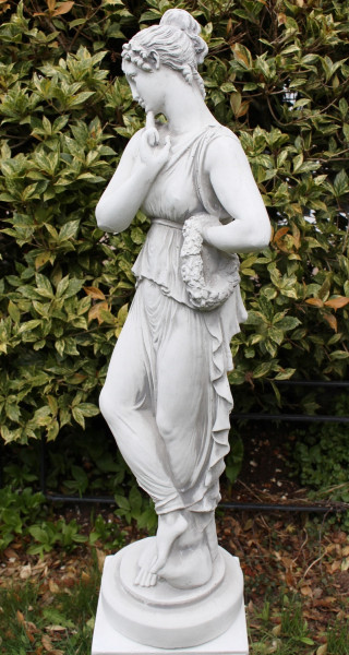 Betonfigur Statue Skulptur antike Frau stehend im Gewand Gartenskulptur