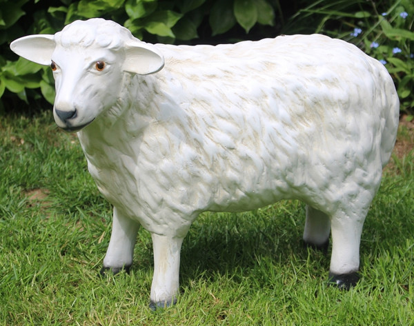 Dekorationsfigur Schaf Lamm stehend H 38 cm Gartenfigur aus Kunstharz