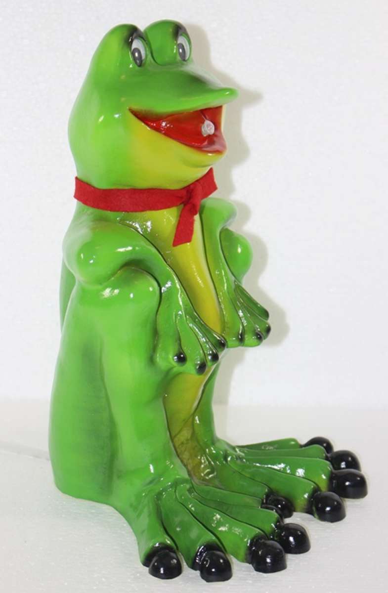 Rakso Deko Garten Figur Frosch mit Schal &amp; mehr bei JS