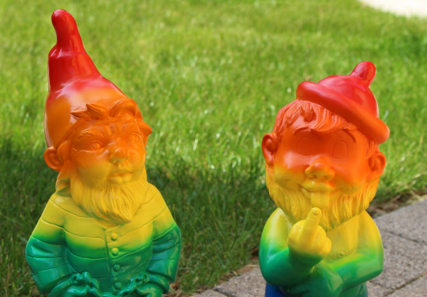 2er Satz Gartenzwerge Gartenfiguren Deko Zwerg Mittelfinger zeigend