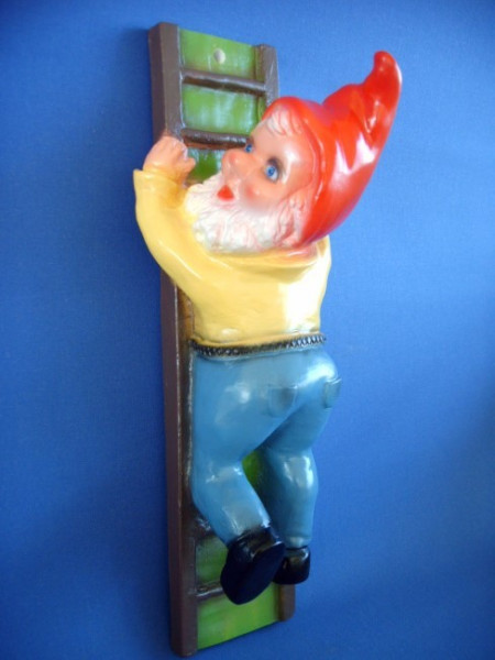 Gartenzwerg auf Leiter Figur Zwerg H 34 cm aus Kunststoff