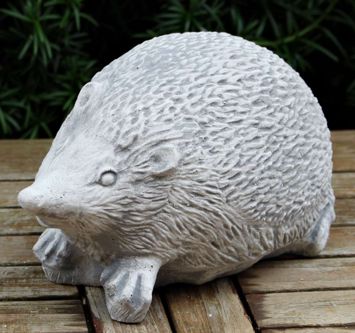 Betonfigur Tierfigur Deko Igel liegend Waldtier Igel als Dekofigur oder