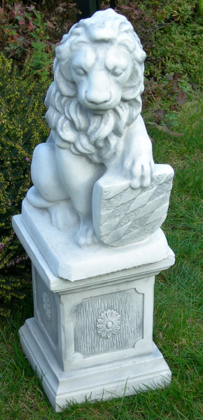 Beton Figuren Löwe mit Wappen links auf klassischer Säule H 65 cm Dekofiguren und Gartenskulpturen