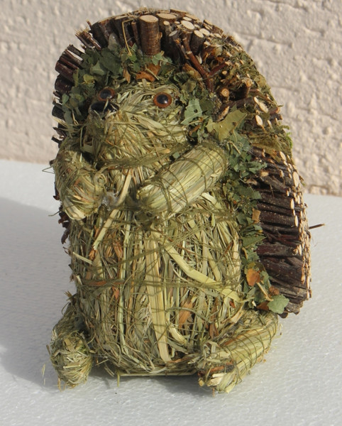 Deko Heu Figur Igel stehend H 14 cm Tierfigur aus Naturmaterial Heu zum Basteln Heudeko