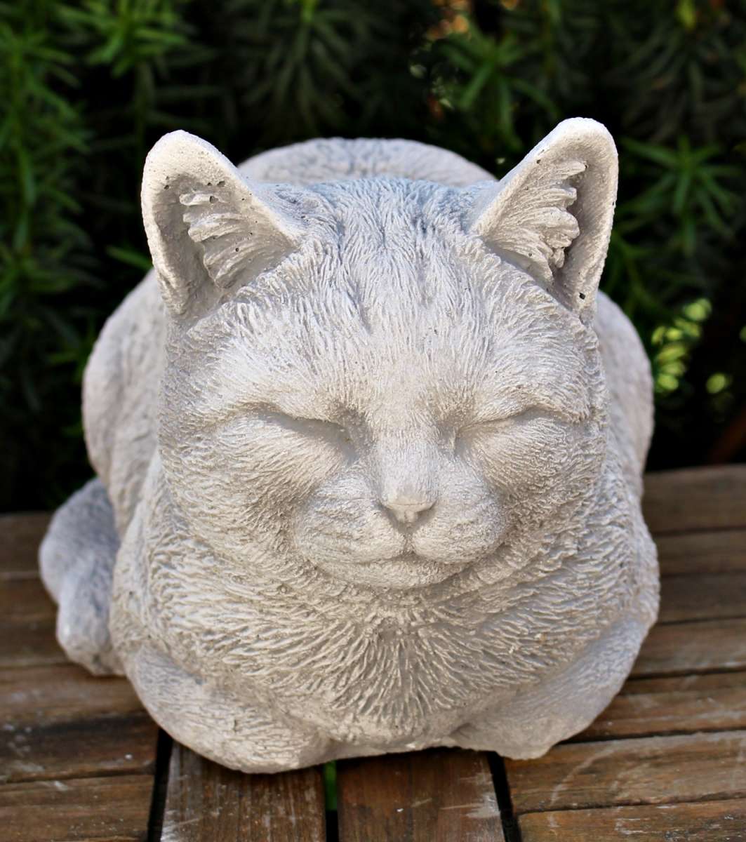 Betonfigur Katze gerade liegend Tierfigur Katzenfigur für Garten oder
