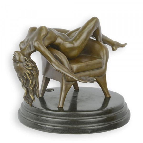 Bronzefigur weiblicher Akt liegend auf Sessel H 17,5 cm Bronzeskulptur Frauenakt aus Bronze