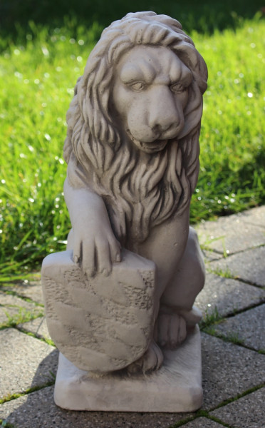 Beton Figur Löwe mit Wappen rechts H 40 cm Betonskulptur Dekofigur und Gartenskulptur