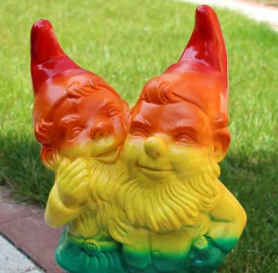 Gartenzwerge Set – 2 Figuren: Schwules Pärchen & Sträfling In Regenbogenfarben, 36-39 Cm Hoch
