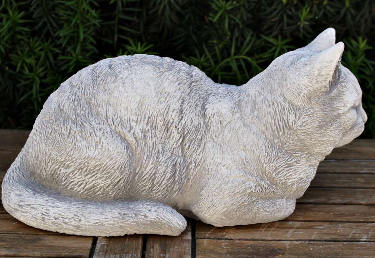 Betonfigur Katze gerade liegend Tierfigur Katzenfigur für