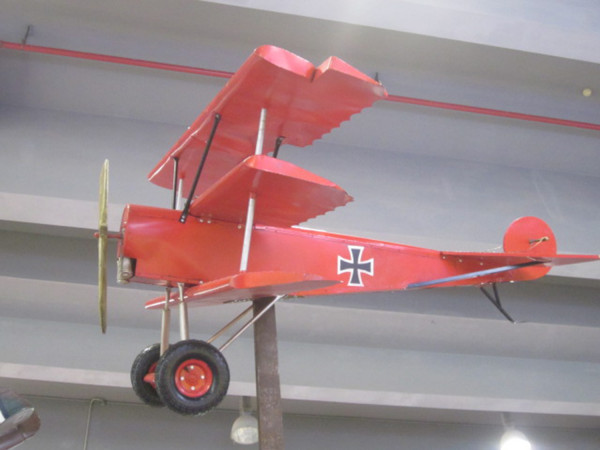 Blechflugzeug Nostalgie Modellflugzeug Oldtimer Marke Fokker Roter Baron Flugzeug aus Blech L 205 cm