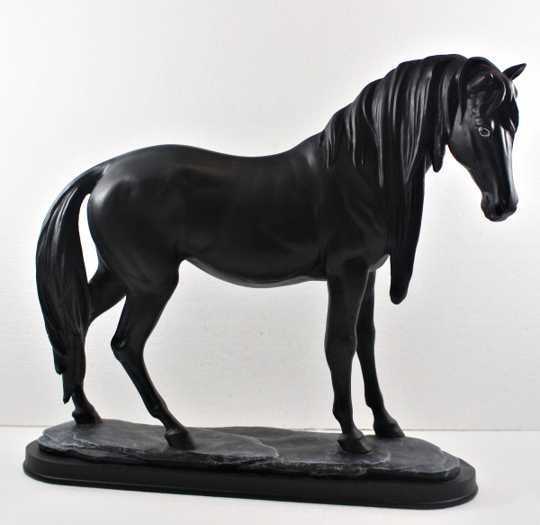 Dekorationsfigur Gartenfigur Pferd H 39 cm stehend schwarz Dekofigur Pferdefigur aus Kunstharz