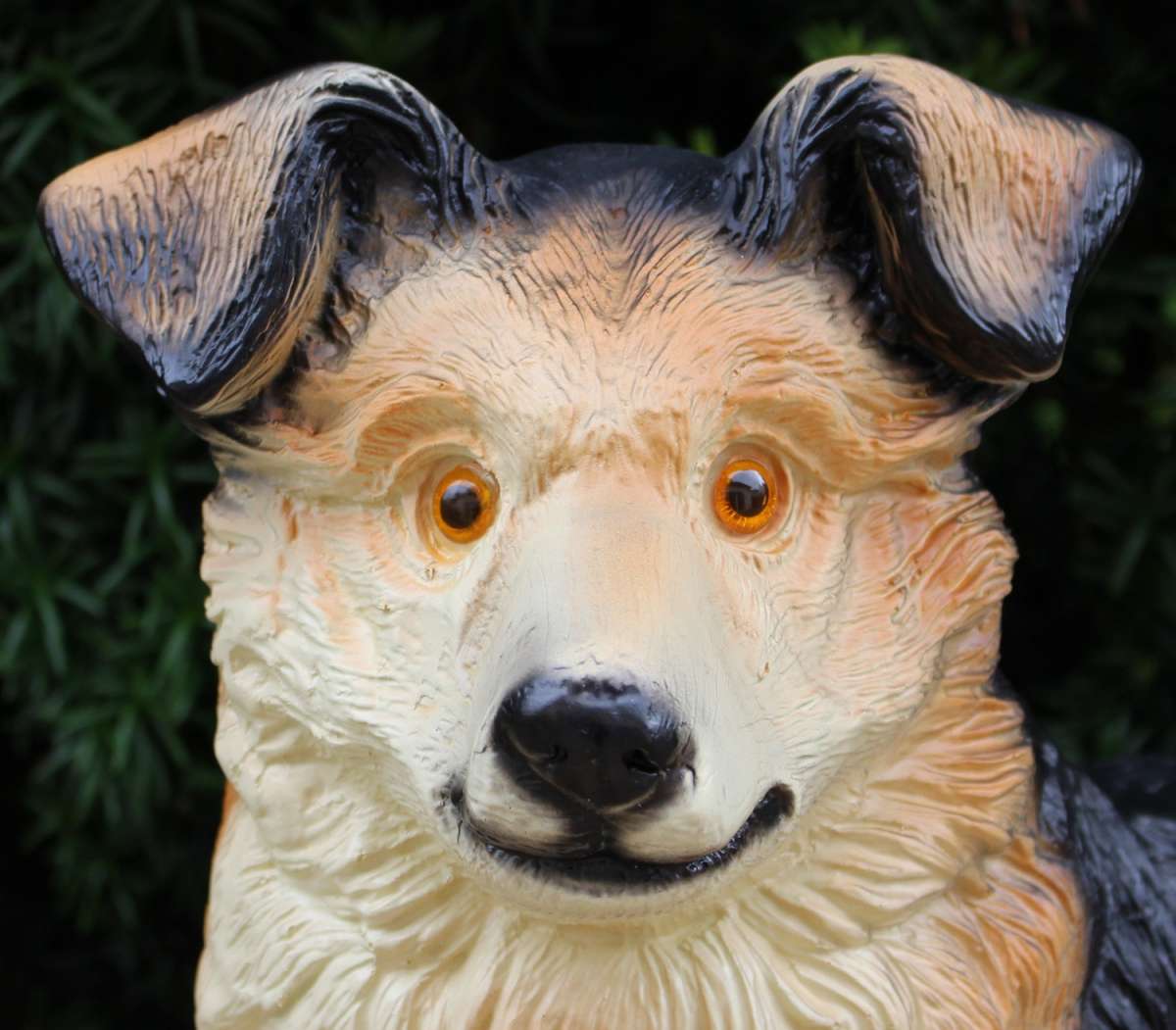 Dekorationsfigur Hund Welpe Border Collie liegend Tierfigur Hundedeko