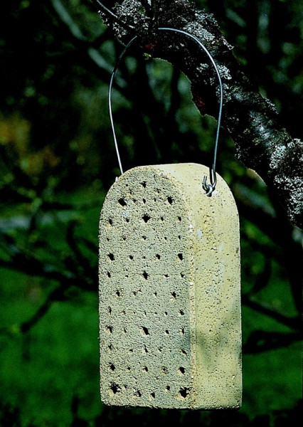 Naturschutzprodukt Insektennistblock aus Holzbeton