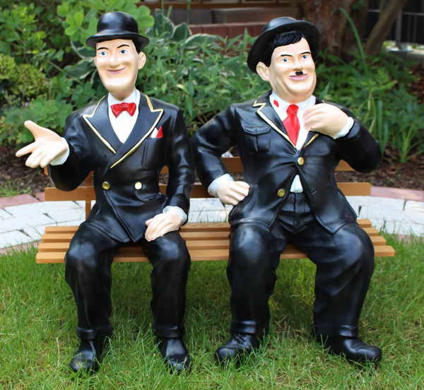 Deko Figur Komiker Dick und Doof H 60 cm auf Bank Gartenfigur Stan Laurel und Oliver Hardy Kunstharz