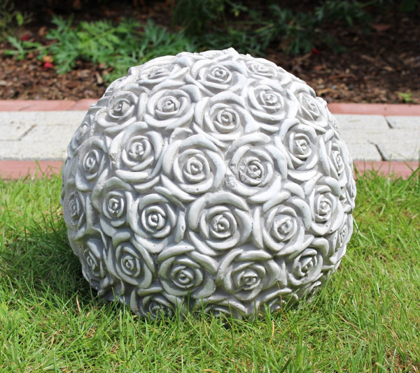 Beton Figur Gartenfigur Kugel mit Rosenmotiv H 21 cm Dekoelement und Gartenskulptur