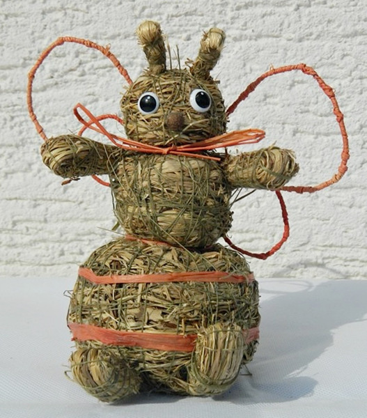 Deko Heu Figur Biene sitzend Heubiene Höhe 16 cm Tierfigur aus Naturmaterial Heu zum Basteln Heudeko