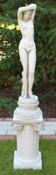 Beton Figuren Statue junge Frau Frauenakt auf ionischer Säule H 99 cm Dekofiguren Gartenskulpturen