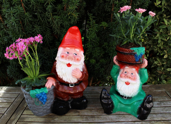 Set: Gartenzwerge stehend und sitzend zum Bepflanzen Zwerge H 28/ 37 cm Gartenfiguren aus Kunststoff