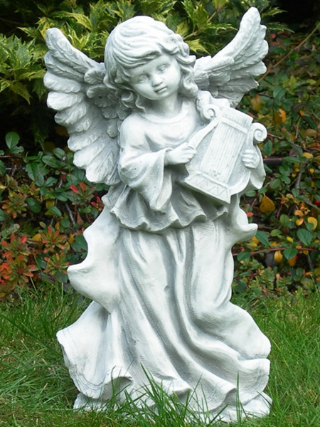 Beton Figur Engel stehend mit Instrument H 39 cm Dekofigur und Gartenskulptur