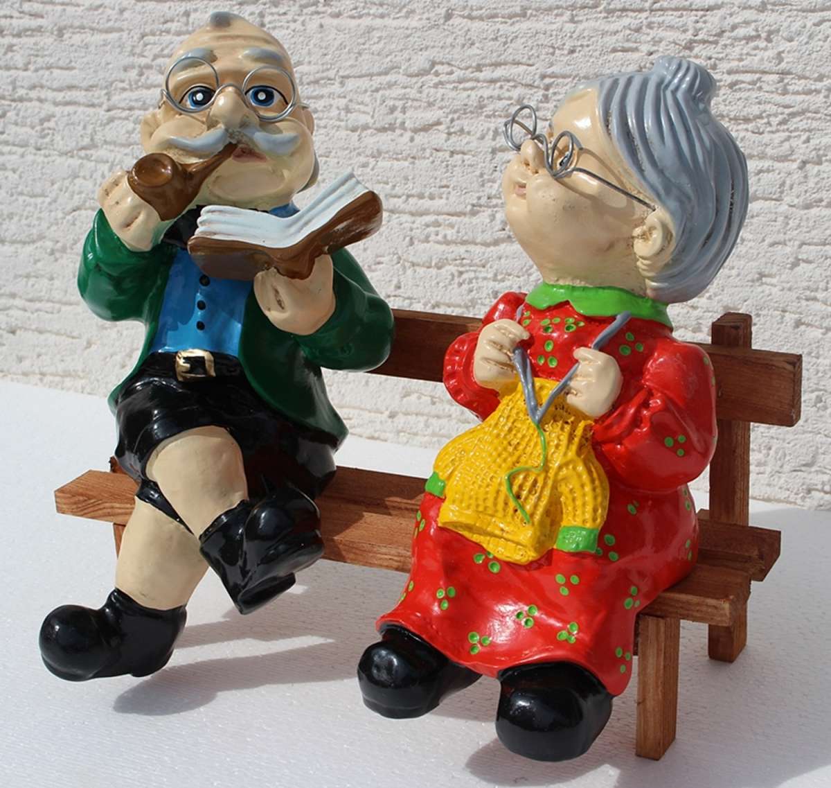 JS GartenDeko Gartenfigur Oma und Opa auf Bank H 28 cm Dekofigur JS