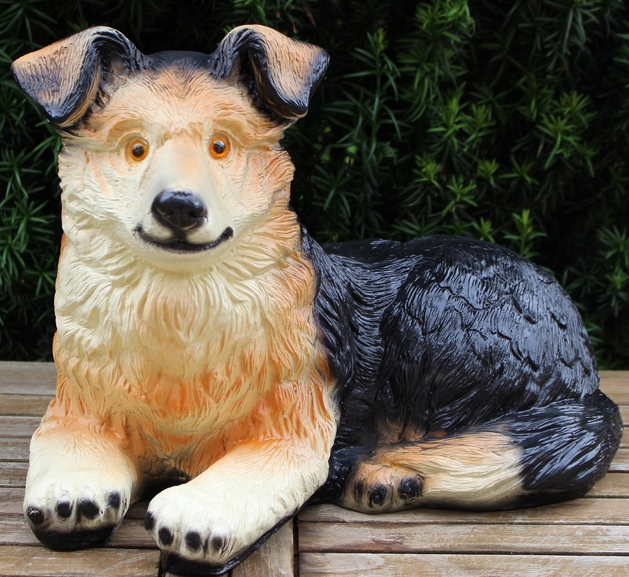 Dekorationsfigur Hund Welpe Border Collie liegend Tierfigur Hundedeko  Gartenfigur Dekofigur.