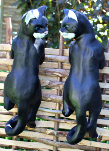 Dekofiguren Gartenfiguren Katzen kletternd Kopf nach links/rechts H/L 60/63 cm 2-er Satz Kunstharz
