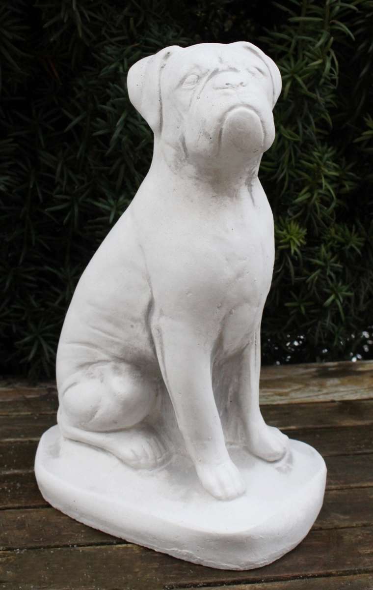 Beton Figur Hund Boxer sitzend Dekofigur für Garten oder Wohnbereich