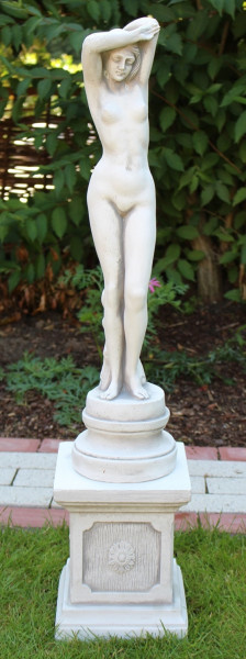 Beton Figuren Statue Skulptur junge Frau Frauenakt auf klassischer Säule H 91 cm Gartenskulpturen