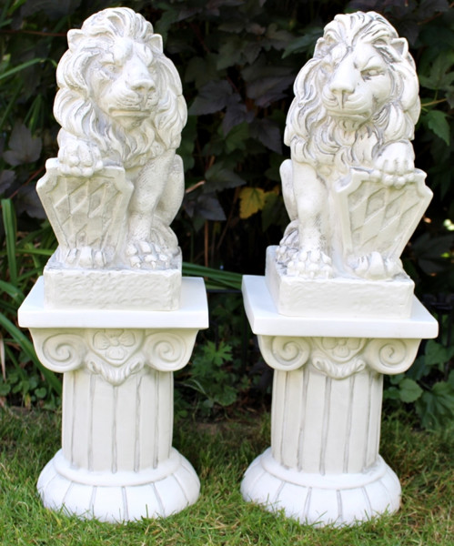 Deko Figuren Löwen mit bayrischem Wappen rechts und links auf Säulen H 70 cm 2-er Satz (4 Figuren)