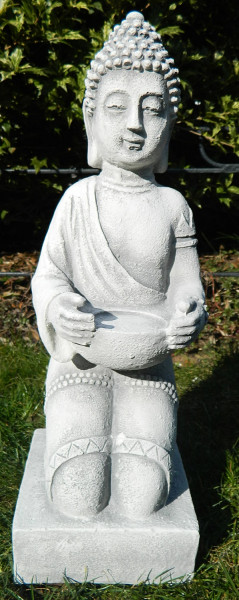 Beton Figur Buddha knieend H 43 cm Dekofigur und Gartenskulptur