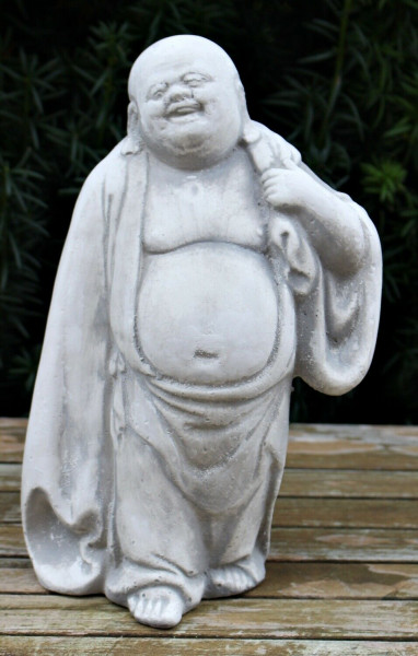 Beton Figur Lachender Buddha H 28 cm gehend Dekofigur und Gartenskulptur