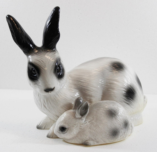 Deko Garten Figur Gartenfigur Tierfigur Hase mit Kleinem liegend weiß aus Kunststoff Höhe 21 cm